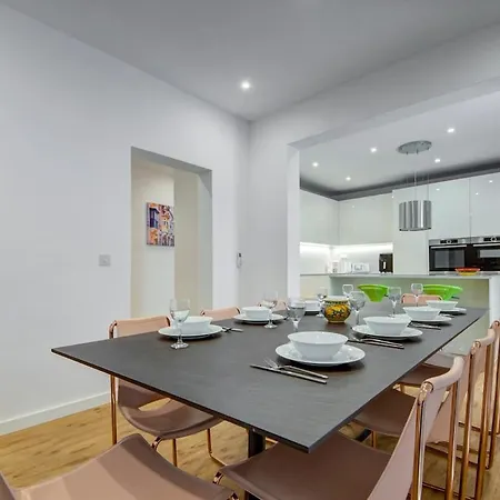 Апартаменты 3 Bedroom Modern In