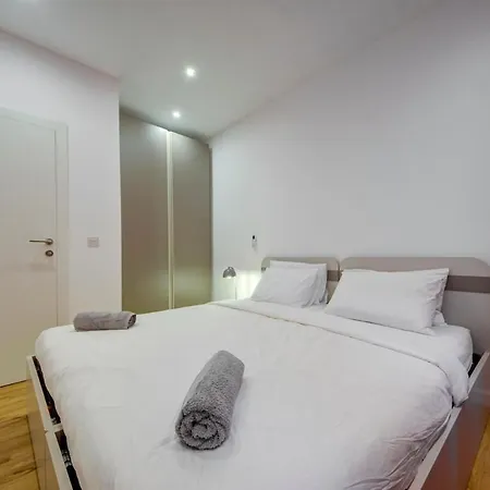 3 Bedroom Modern In Апартаменты Слима