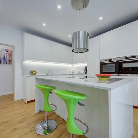 3 Bedroom Modern In Апартаменты