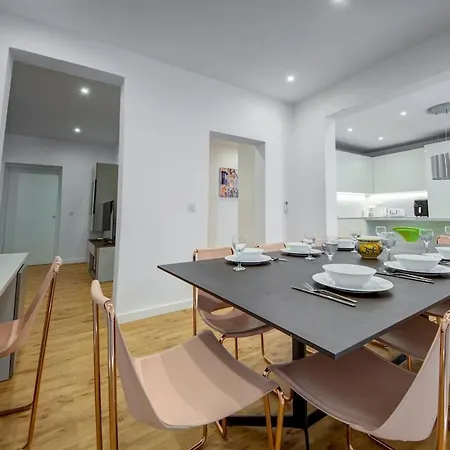 Апартаменты 3 Bedroom Modern In *