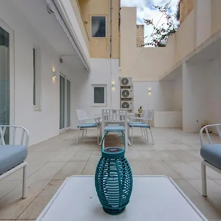 3 Bedroom Modern In Апартаменты Слима