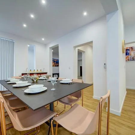 3 Bedroom Modern In Апартаменты
