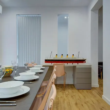 Апартаменты 3 Bedroom Modern In
