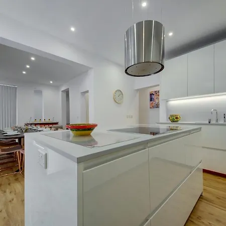 3 Bedroom Modern In Апартаменты *