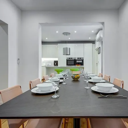 3 Bedroom Modern In Lägenhet Sliema